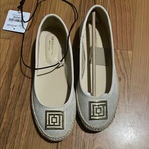 Liz Claiborne Cream Flats with Geometric Design